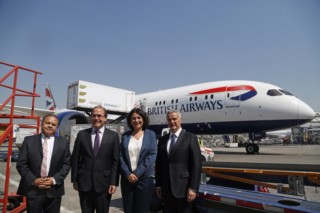 Ministro Undurraga primer vuelo directo Londres - Santiago 04.01.2017 [320x200]