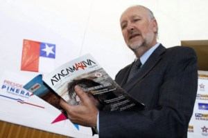 senador leyendo revista [320x200]-compressed (1)