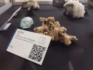 (1) Las muestras de rocas y minerales incluyen tecnología QR para dispositivos móviles-compressed (1)