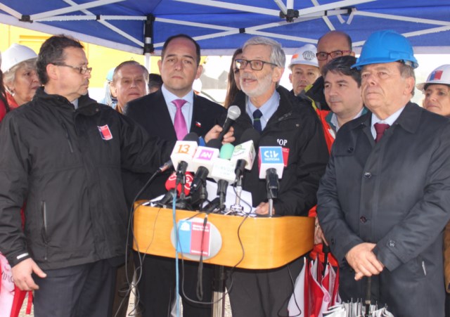 Ministro Fontaine anuncio Puente Cau Cau en Valdivia 26.04.2018 [640x480]