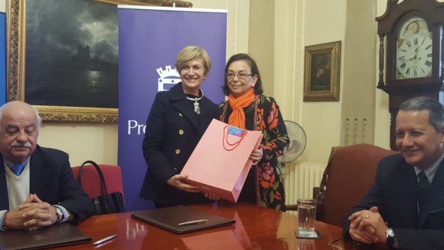 Distinción alcaldesa Carmen Bou [640x480]