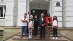 embajada estudiantes [640x480]