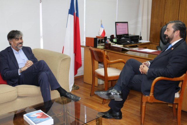 Encuentro director ASCC y Gobernador Copiapó 1 [640x480]