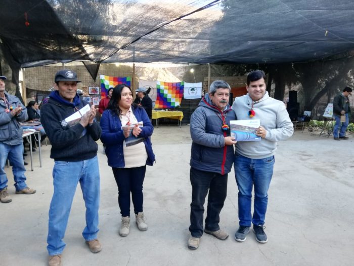 Foto entrega libro MLCC