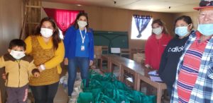 Foto entega kits de aseo y mascarilla Nantoco