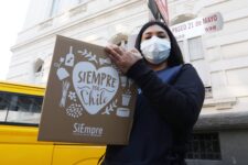 Banco de Chile entrega más de 2.500 cajas de alimentos a familias vulnerables (5)-min