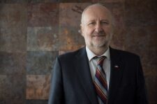 foto ministro Baldo Prokuriza 1