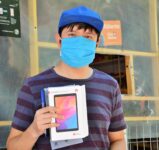 Foto entrega tablet capacitación digital Caserones (10)