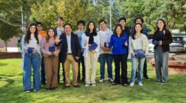 Gobernador-de-Atacama-dialoga-y-entrega-reconocimiento-a-estudiantes-destacados-en-la-Prueba-de-Acceso-a-la-Educacion-Superior-–-PAES-800x445-compressed (1)