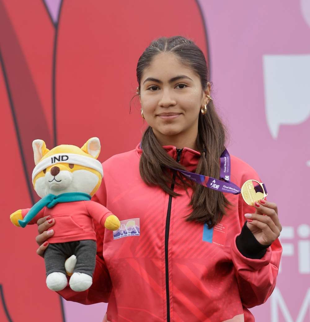 Josefa Gallardo oro en salto largo-compressed