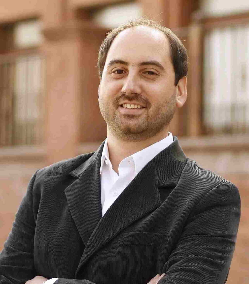 RodrigoAstroza-academico-ingenieria-e1559315266383-compressed